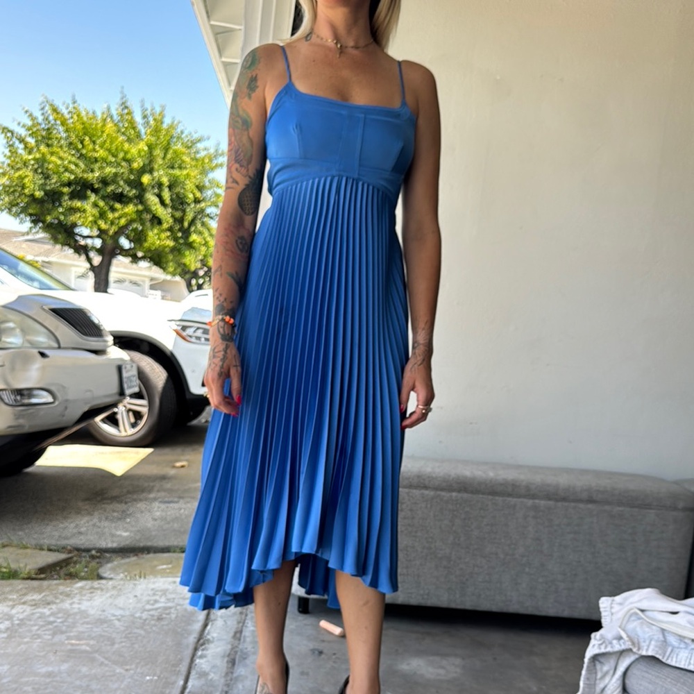 Elegant Blue Pleated Dress - Picture 3 of 5